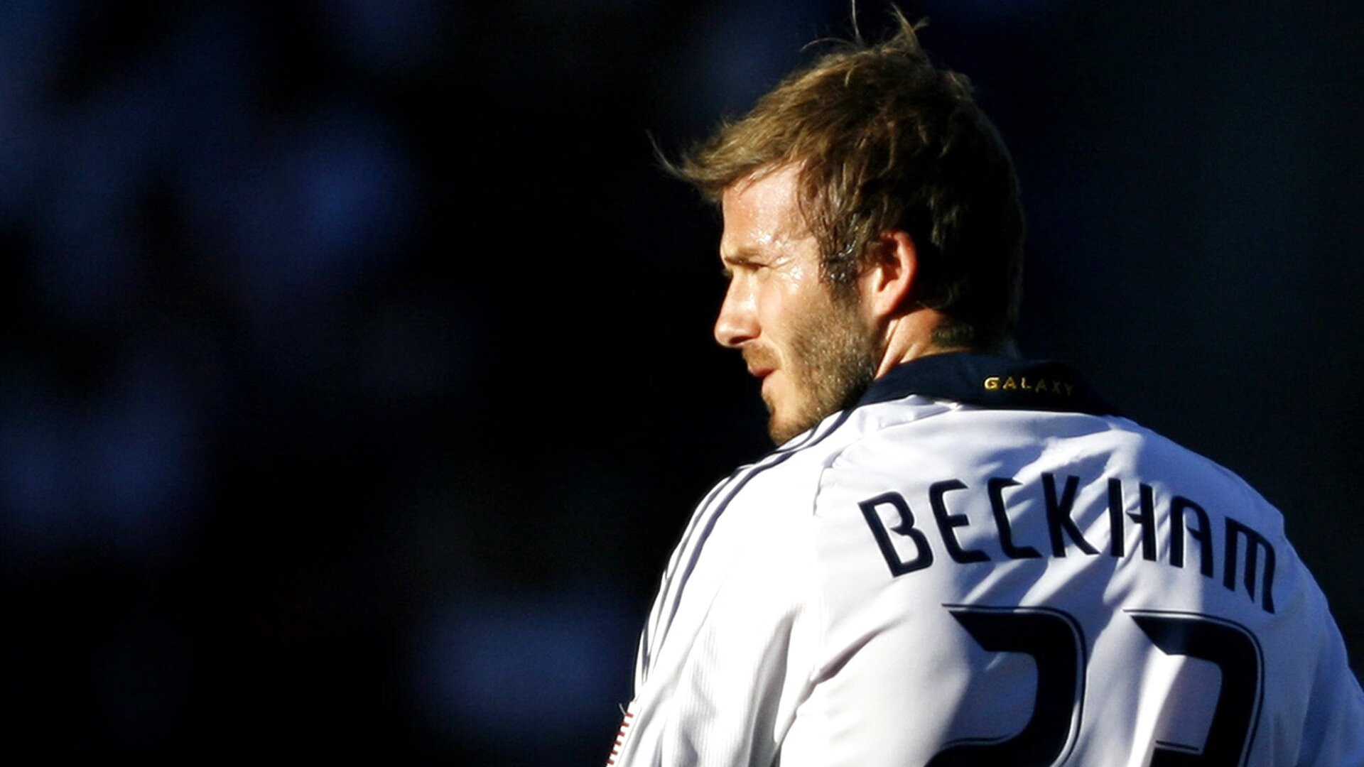 中超联赛中国队夺冠 球迷为球队欢呼雀跃，中超争冠球队