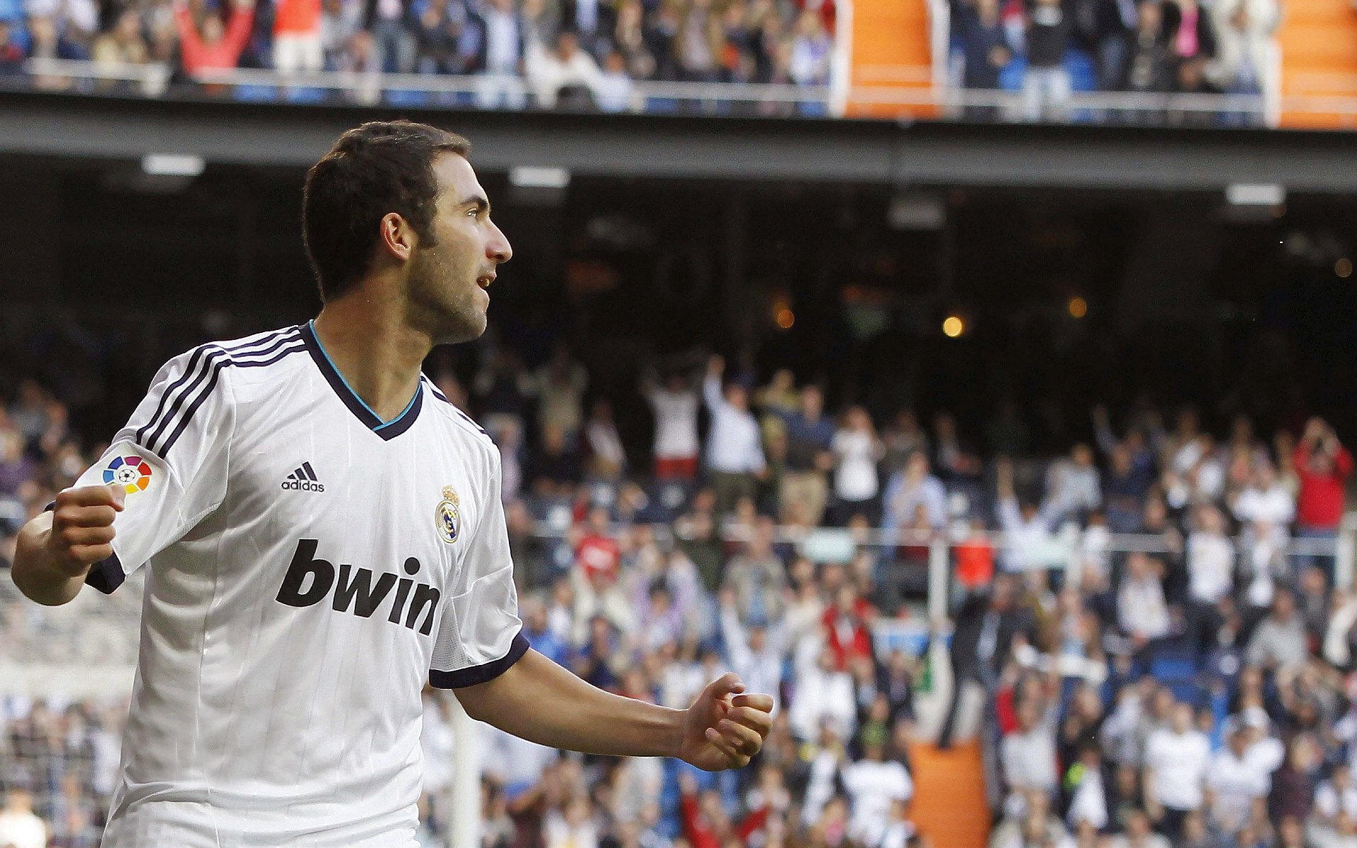 中国足球职业联赛打造本土足球明星,中国足球明星有哪些前十名